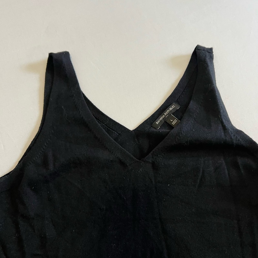 Banana Republic Black v-neck tank top L - Picture 3 of 8